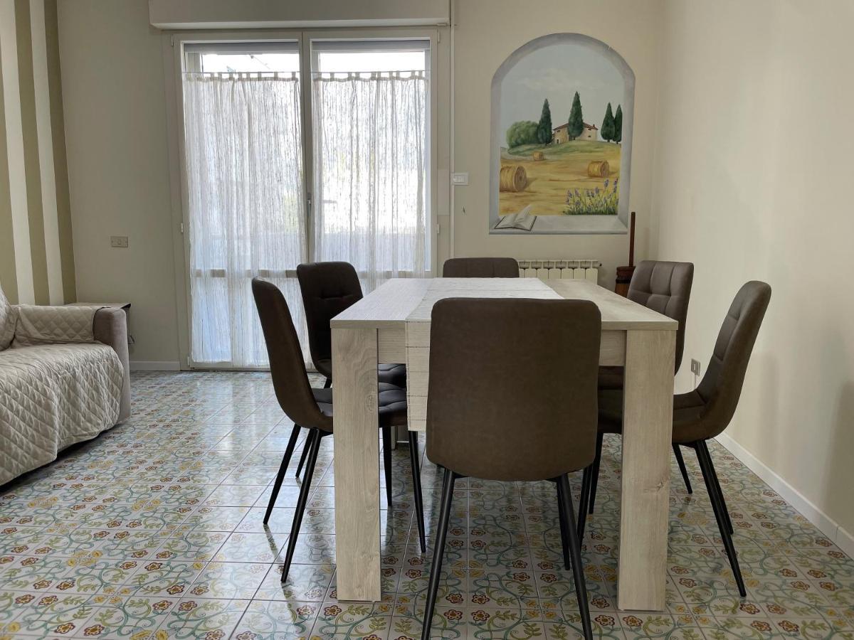Stefano'S Guests House: 2 Bedrooms & Parking In Viareggio Ngoại thất bức ảnh