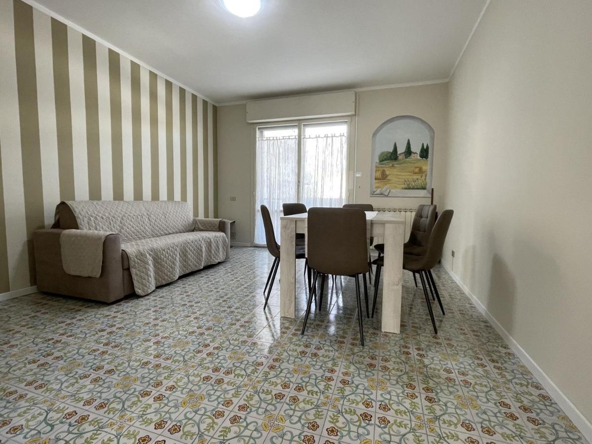Stefano'S Guests House: 2 Bedrooms & Parking In Viareggio Ngoại thất bức ảnh